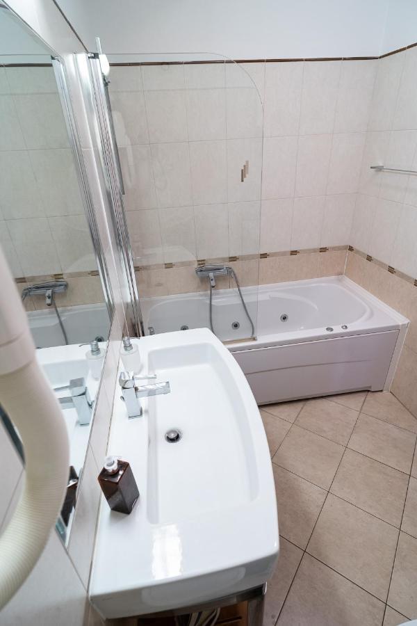 Apartment Kolovare By Belmont Realty Zadar Bagian luar foto